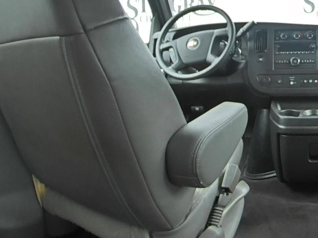 2025 Chevrolet Express Passenger 1LT