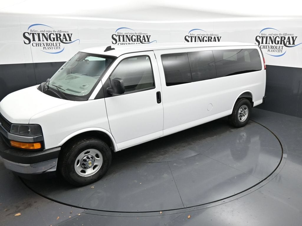 2025 Chevrolet Express Passenger 1LT