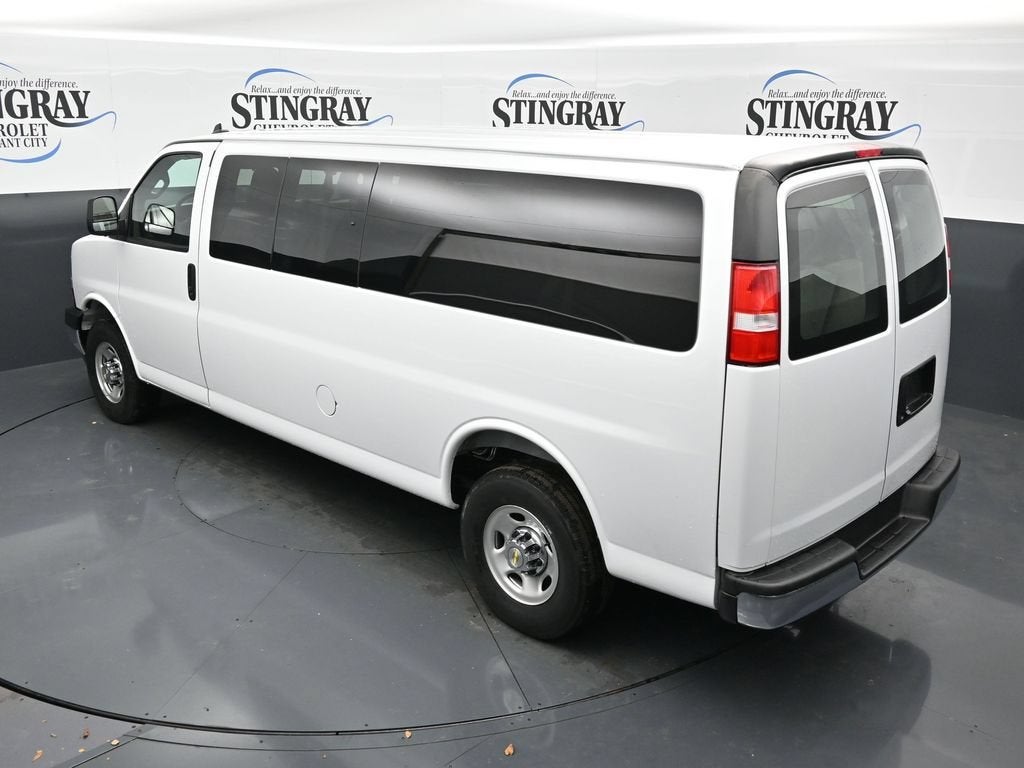 2025 Chevrolet Express Passenger 1LT