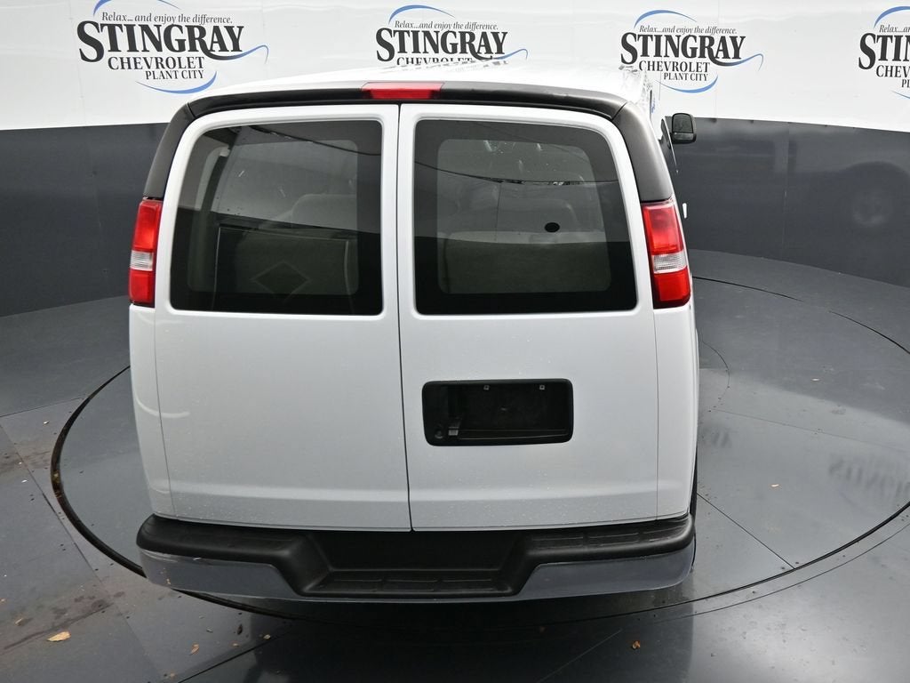 2025 Chevrolet Express Passenger 1LT