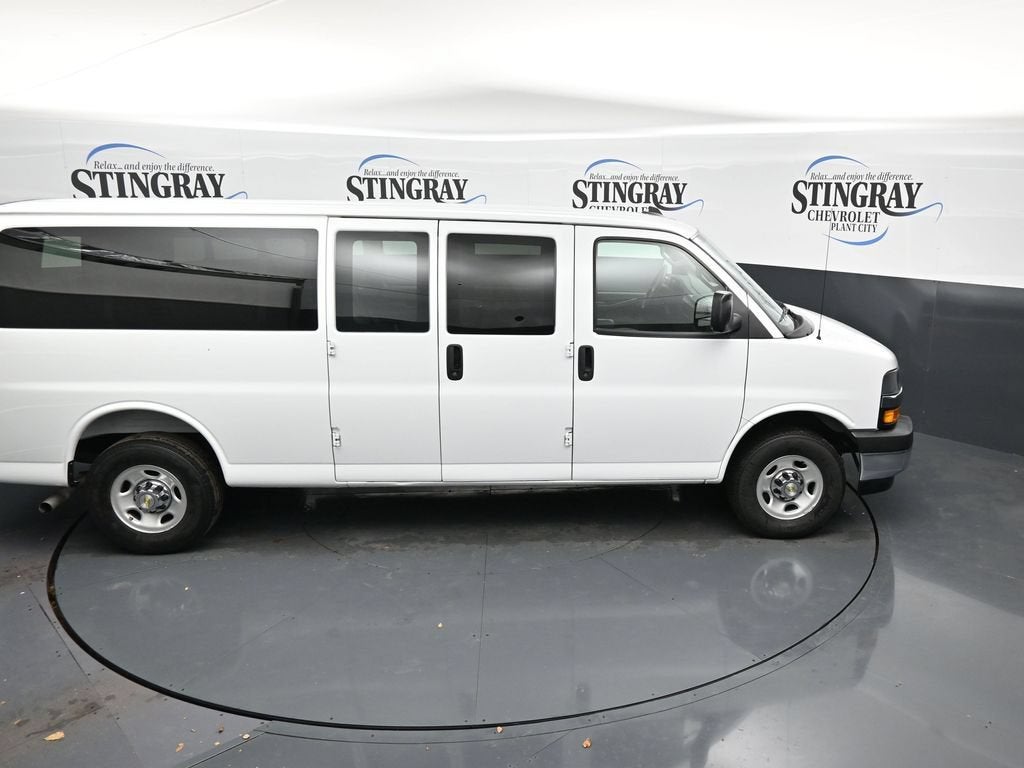 2025 Chevrolet Express Passenger 1LT