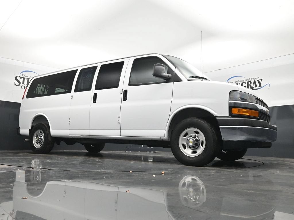 2025 Chevrolet Express Passenger 1LT