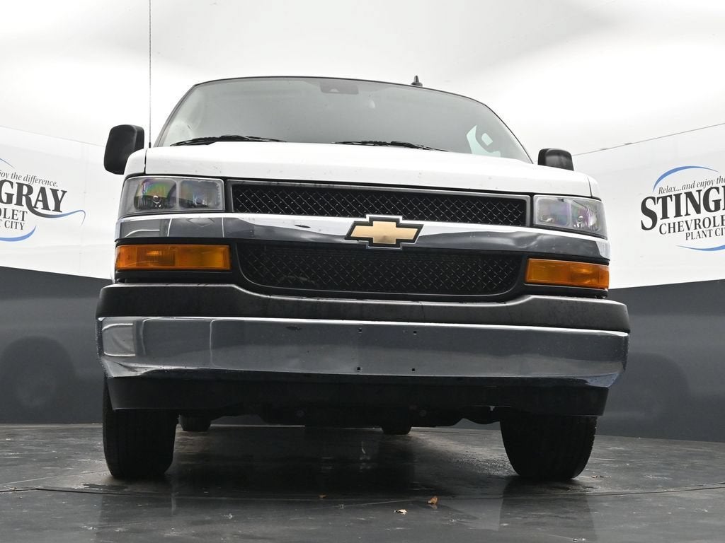 2025 Chevrolet Express Passenger 1LT