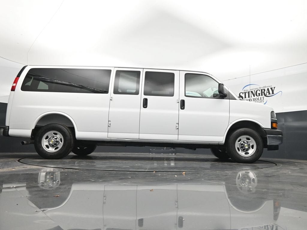 2025 Chevrolet Express Passenger 1LT