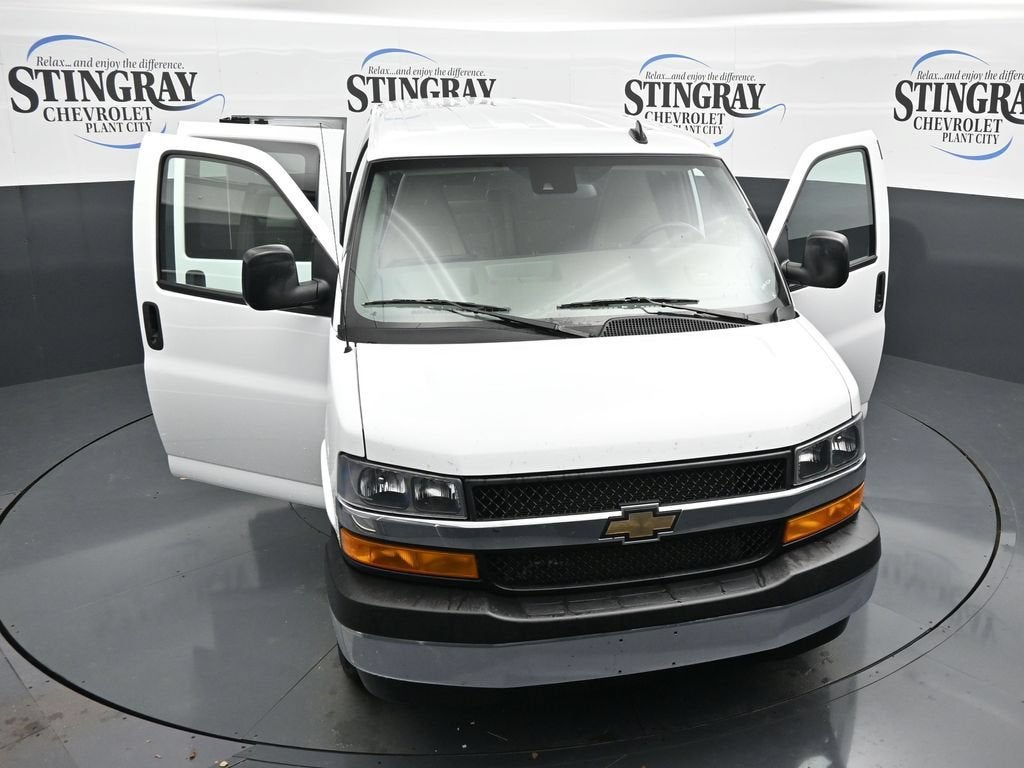 2025 Chevrolet Express Passenger 1LT