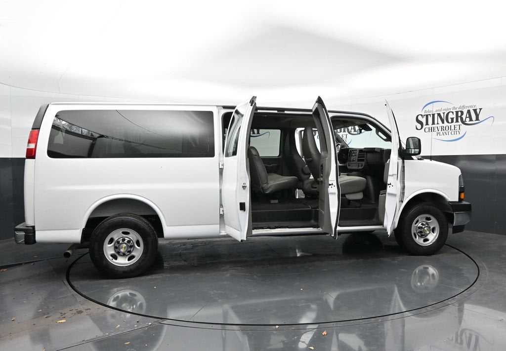 2025 Chevrolet Express Passenger 1LT