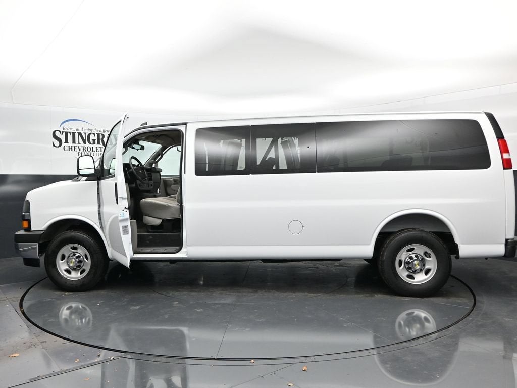 2025 Chevrolet Express Passenger 1LT