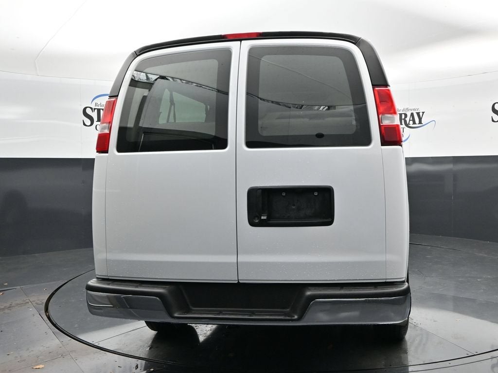 2025 Chevrolet Express Passenger 1LT