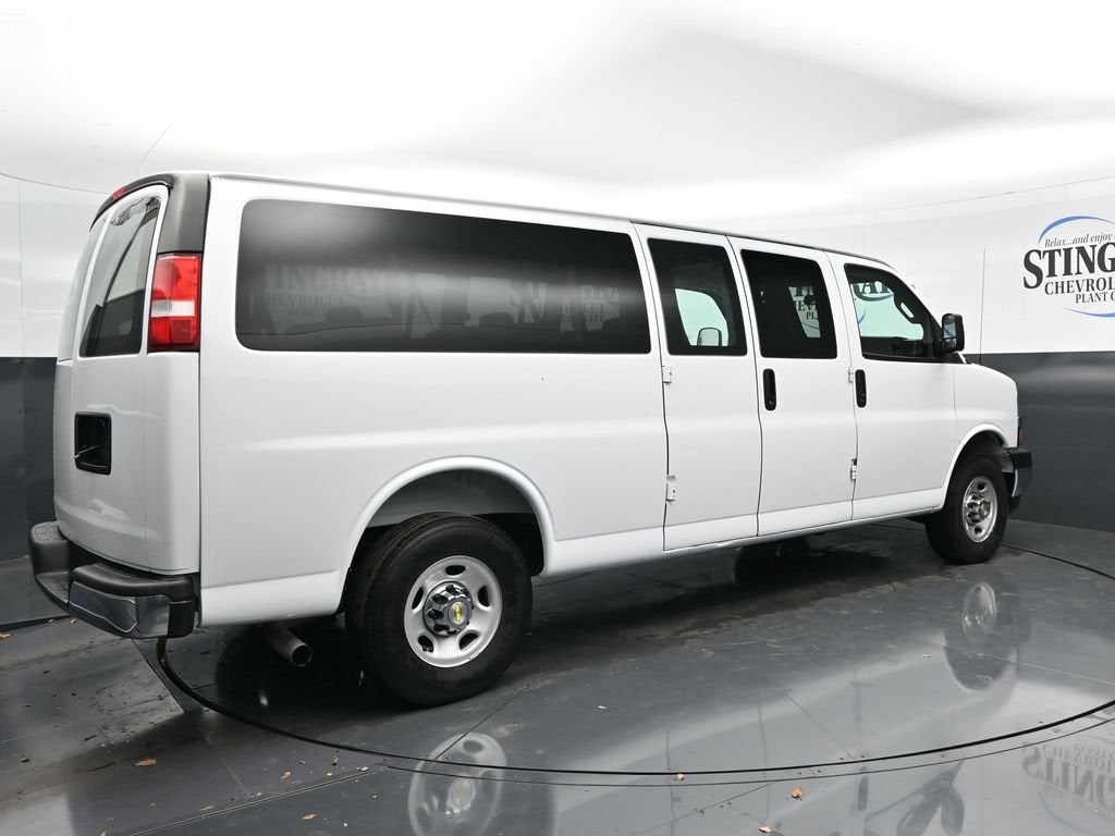 2025 Chevrolet Express Passenger 1LT