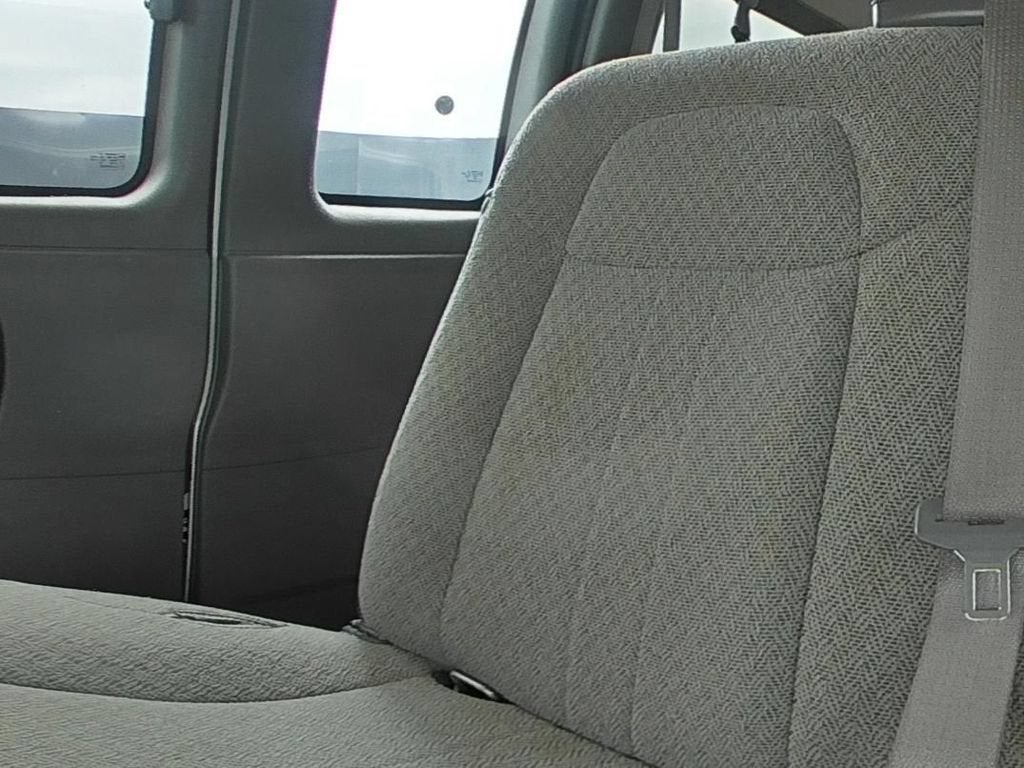 2025 Chevrolet Express Passenger 1LT