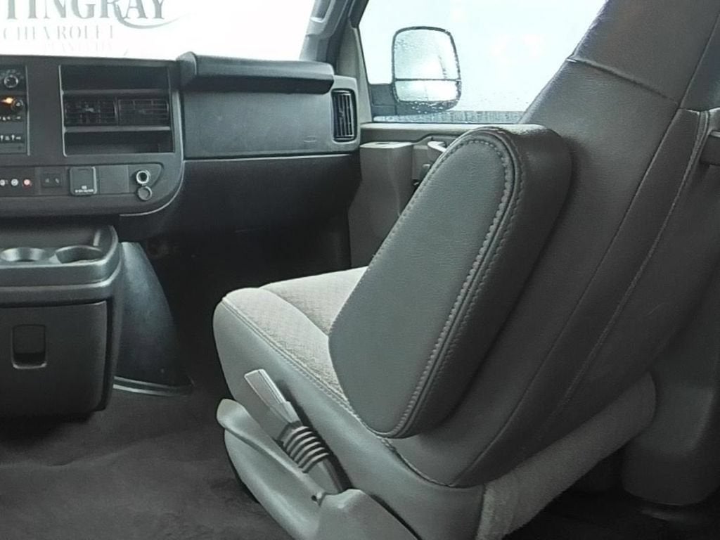 2025 Chevrolet Express Passenger 1LT