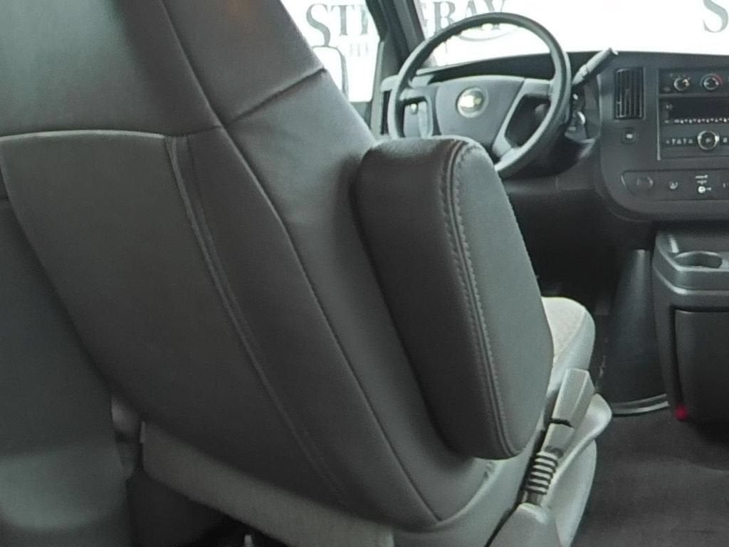 2025 Chevrolet Express Passenger 1LT