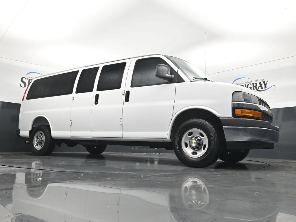 2025 Chevrolet Express Passenger 1LT