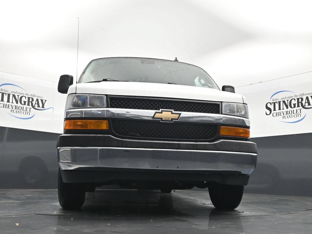 2025 Chevrolet Express Passenger 1LT