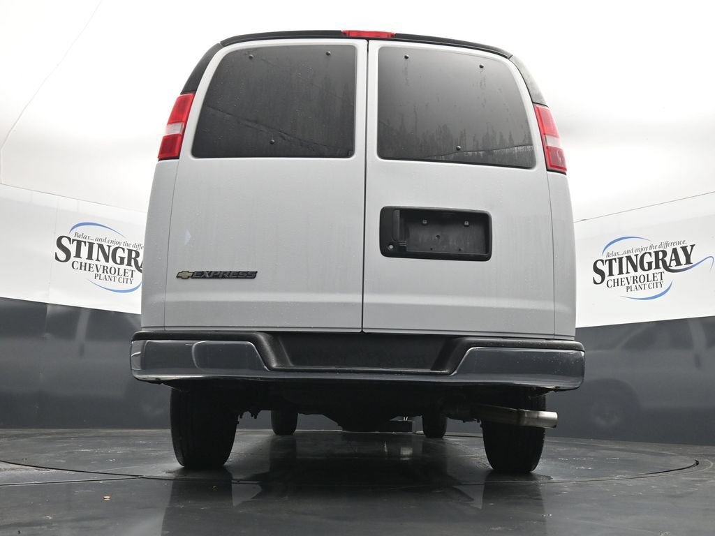 2025 Chevrolet Express Passenger 1LT