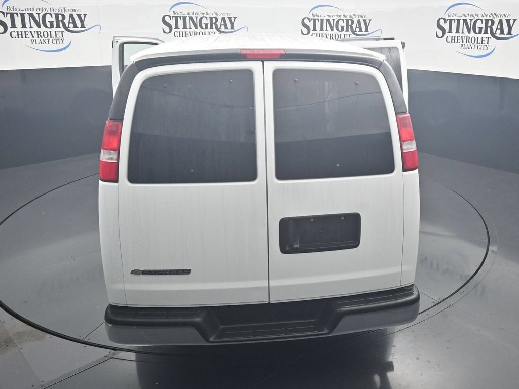 2025 Chevrolet Express Passenger 1LT