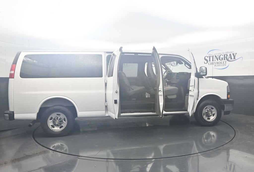 2025 Chevrolet Express Passenger 1LT