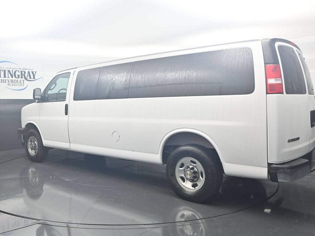 2025 Chevrolet Express Passenger 1LT