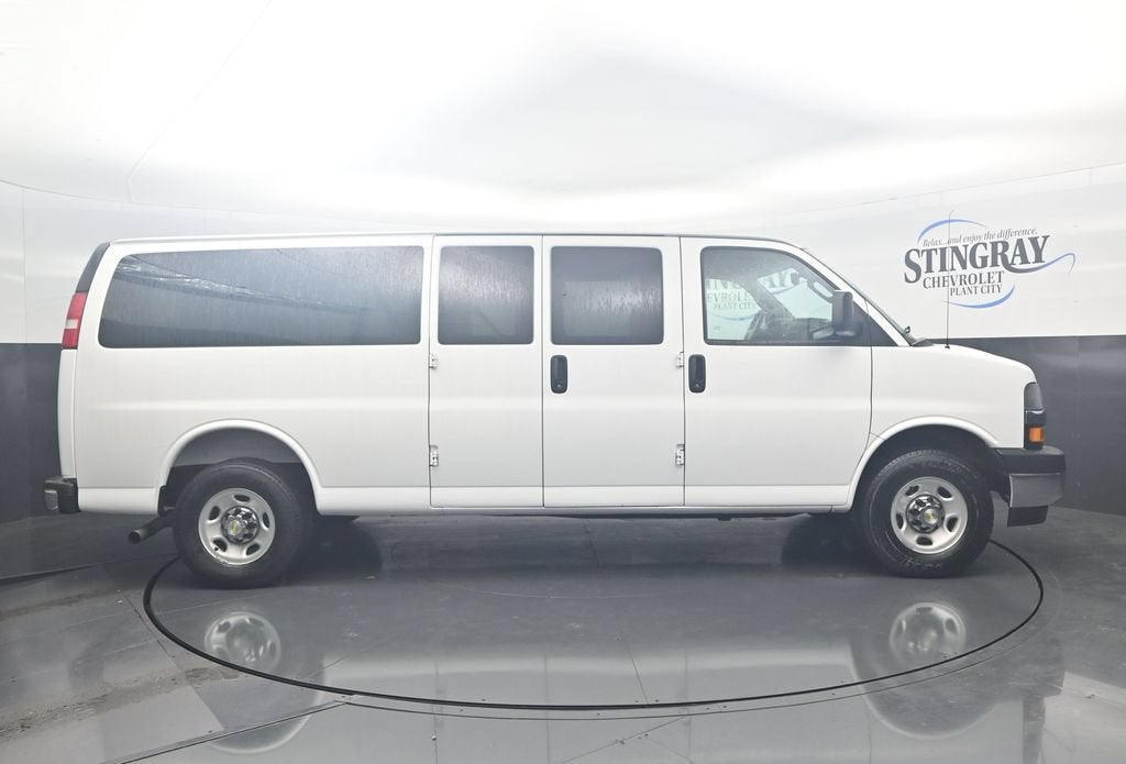 2025 Chevrolet Express Passenger 1LT