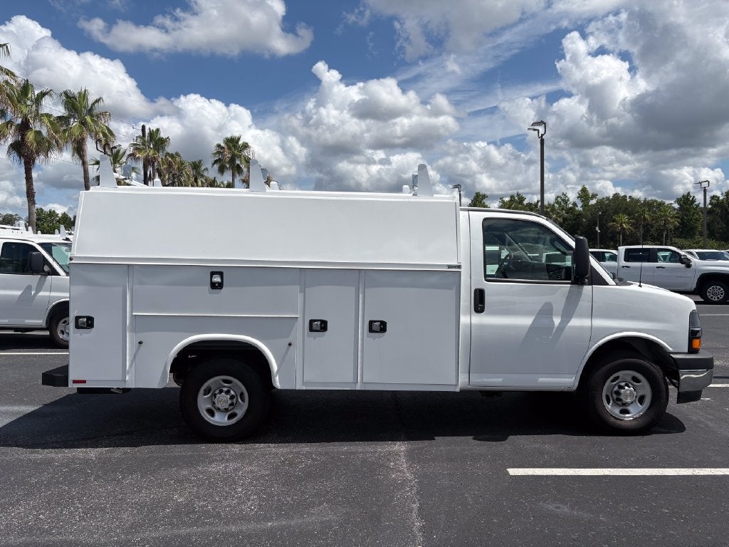 2025 Chevrolet Express Cutaway 3500 1WT