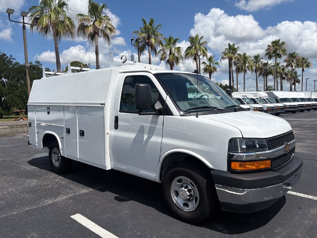 2025 Chevrolet Express Cutaway 3500 1WT