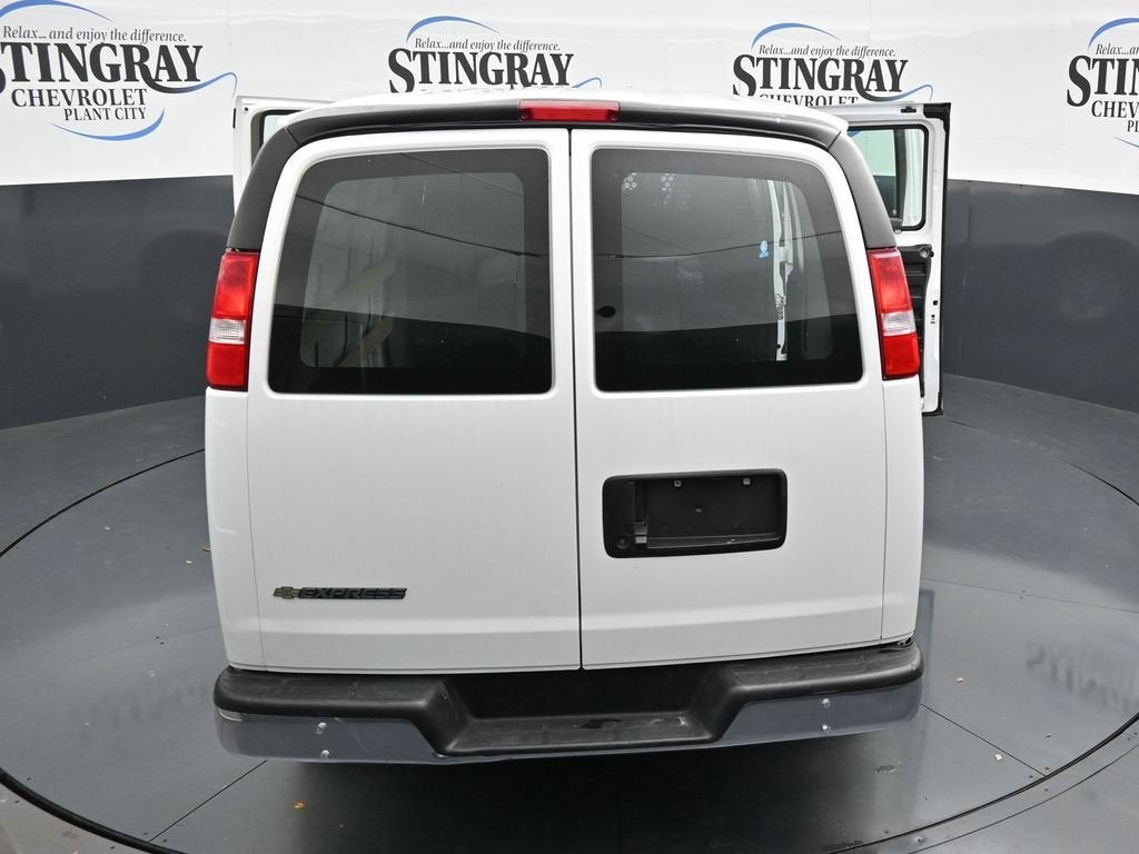 2025 Chevrolet Express Cargo WT