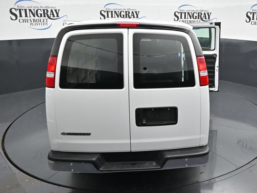 2025 Chevrolet Express Cargo WT