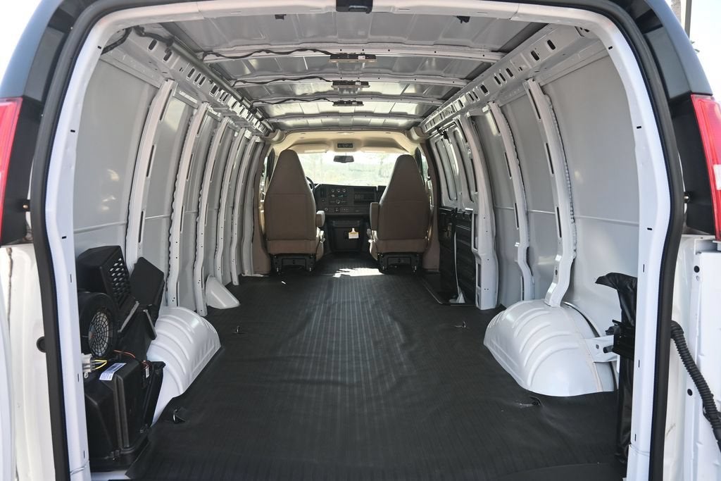 2025 Chevrolet Express Cargo WT