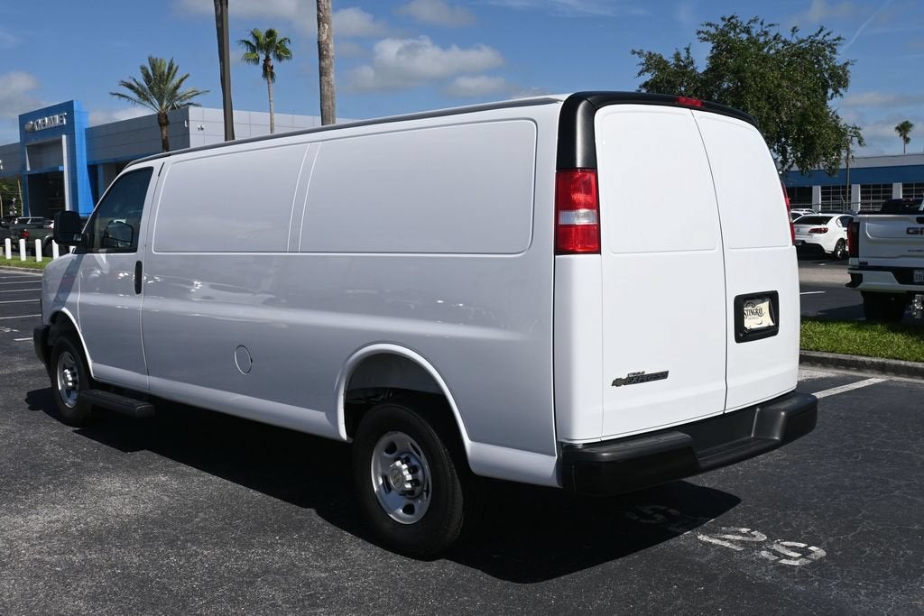 2025 Chevrolet Express Cargo WT