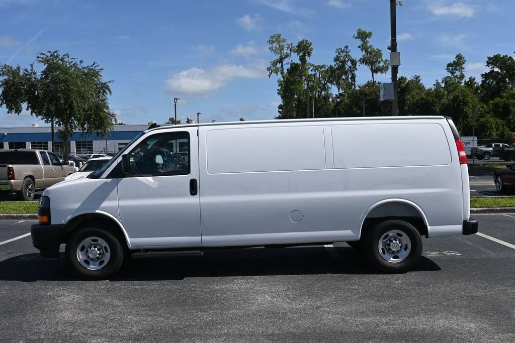 2025 Chevrolet Express Cargo WT
