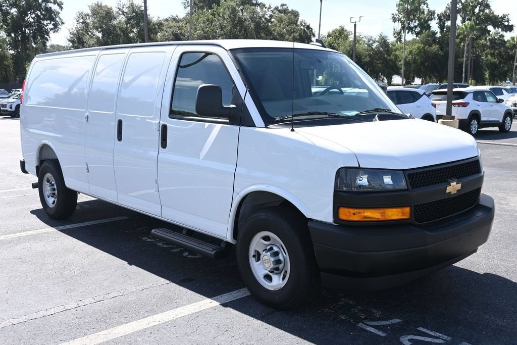 2025 Chevrolet Express Cargo WT