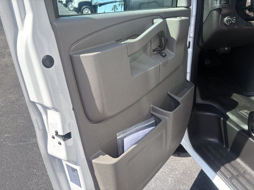 2026 Chevrolet Express Cutaway 3500 1WT