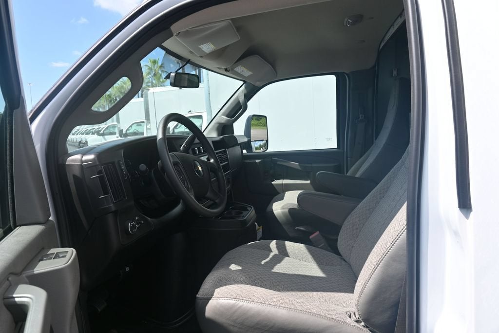 2026 Chevrolet Express Cutaway 3500 1WT