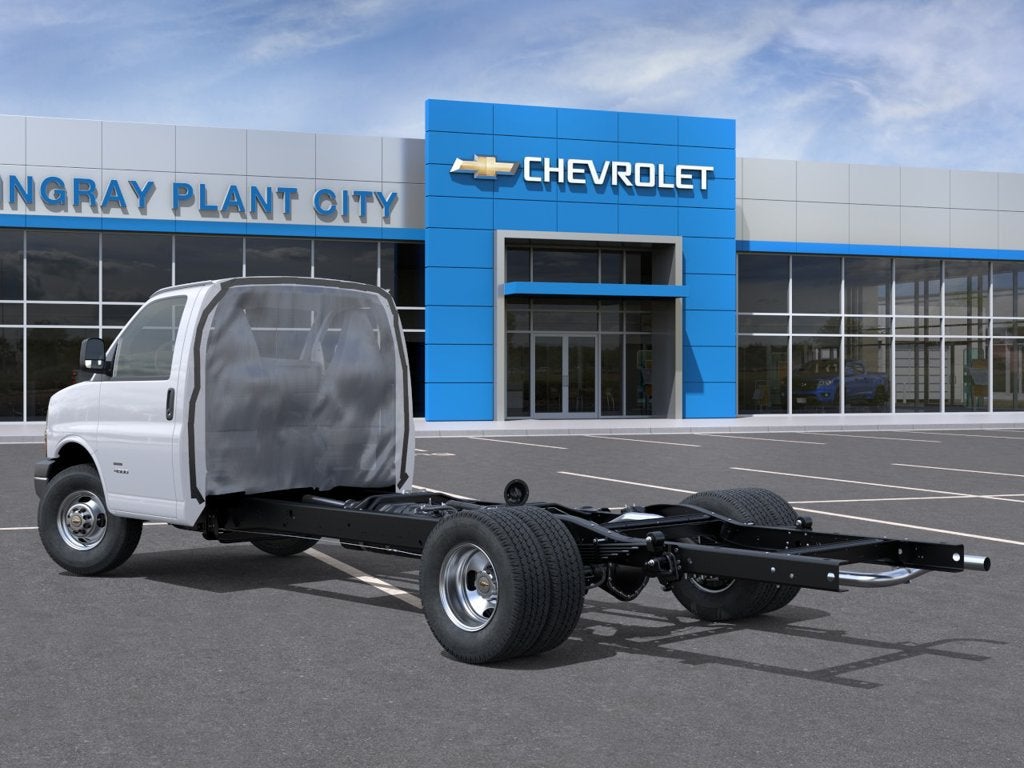 2026 Chevrolet Express Cutaway 3500 1WT