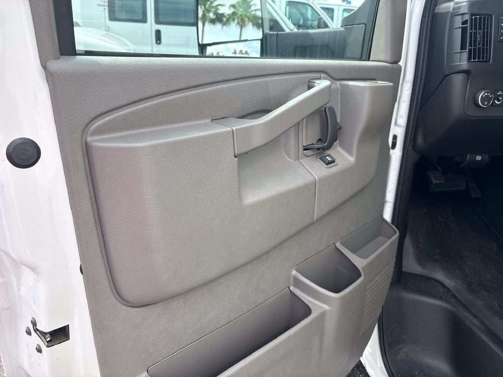 2025 Chevrolet Express Cutaway 4500 2WT
