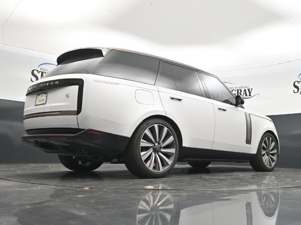 2026 Land Rover Range Rover SV
